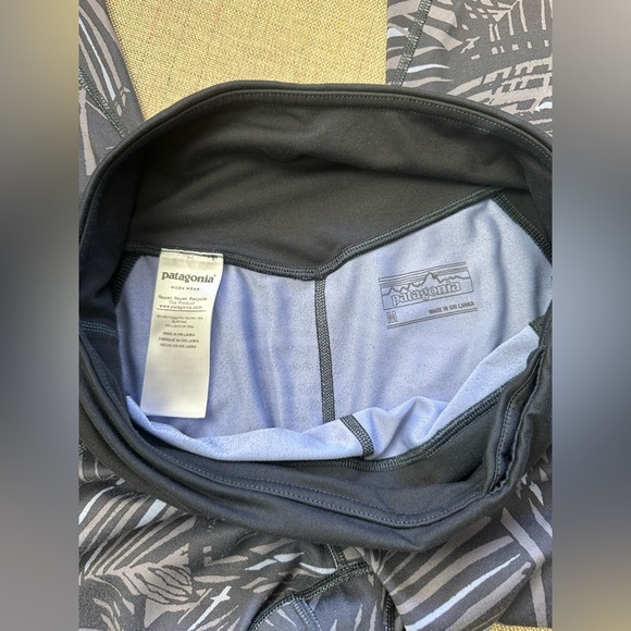 Patagonia women Black and Blue Leggings size Medium - Picture 5 of 5